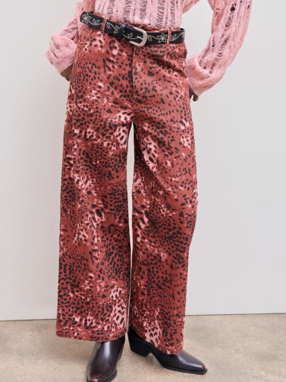 Cider Mid Rise Wide Leg Leopard Jeans in Wine Size L